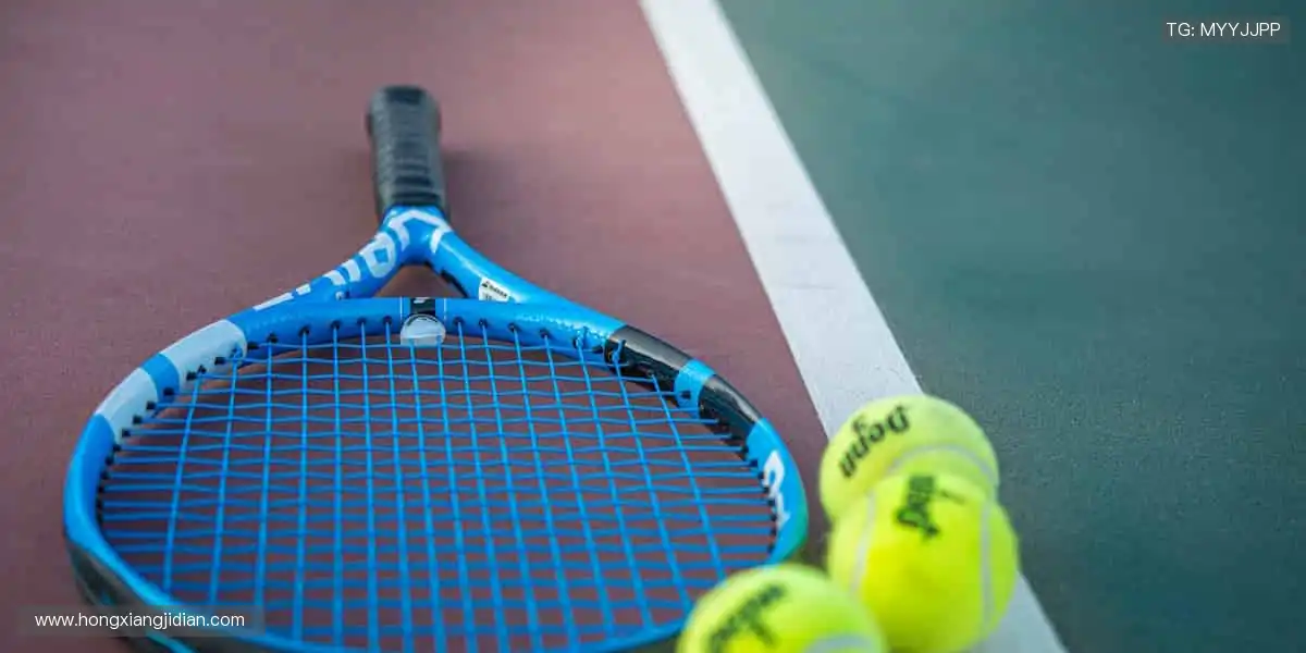 📱边看边聊，与全球球迷共享精彩时刻！💬